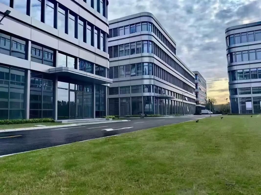 松江經開區稀缺獨幢廠房出售，建筑面積2990m2與3600m2靈活選擇